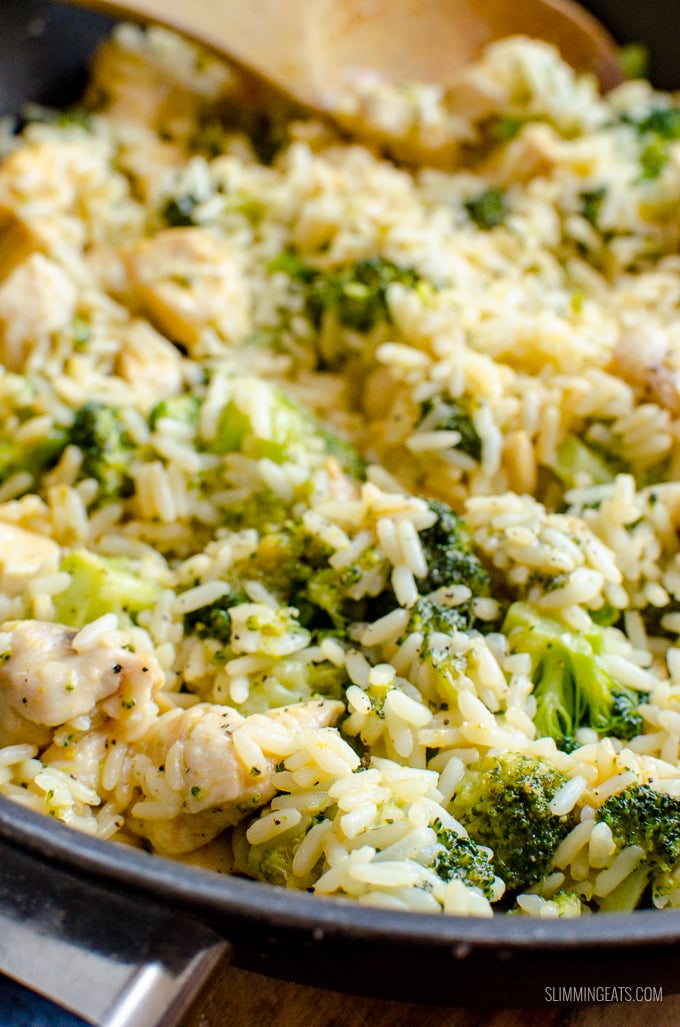 This delicious Chicken Broccoli Cheddar Rice in cooked all in one pan and ready in 30 minutes. Perfect comfort food for the entire family to enjoy. Gluten Free, Slimming Eats and Weight Watchers friendly