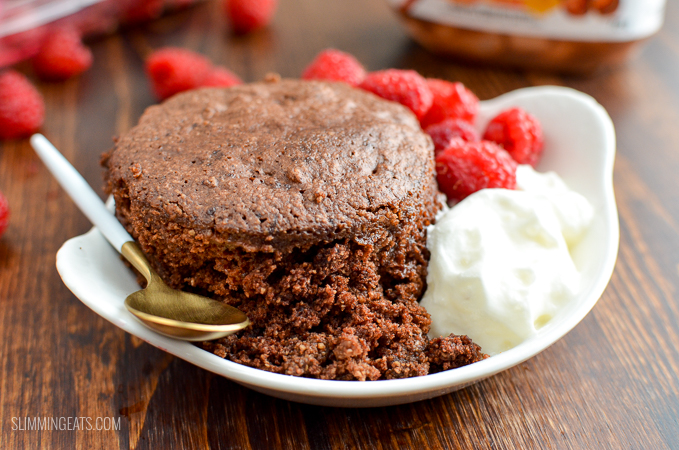 The Best Slimming World Microwave Chocolate Mug Cake you will ever make - seriously this is light, fluffy and delicious!! Gluten Free, Vegetarian, Slimming World and Weight Watchers friendly | www.slimmingworld.com