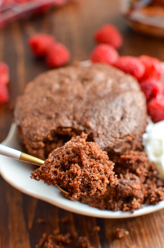 The Best Slimming Eats Microwave Chocolate Mug Cake you will ever make - seriously this is light, fluffy and delicious!! Gluten Free, Vegetarian, Slimming Eats and Weight Watchers friendly | www.slimmingworld.com