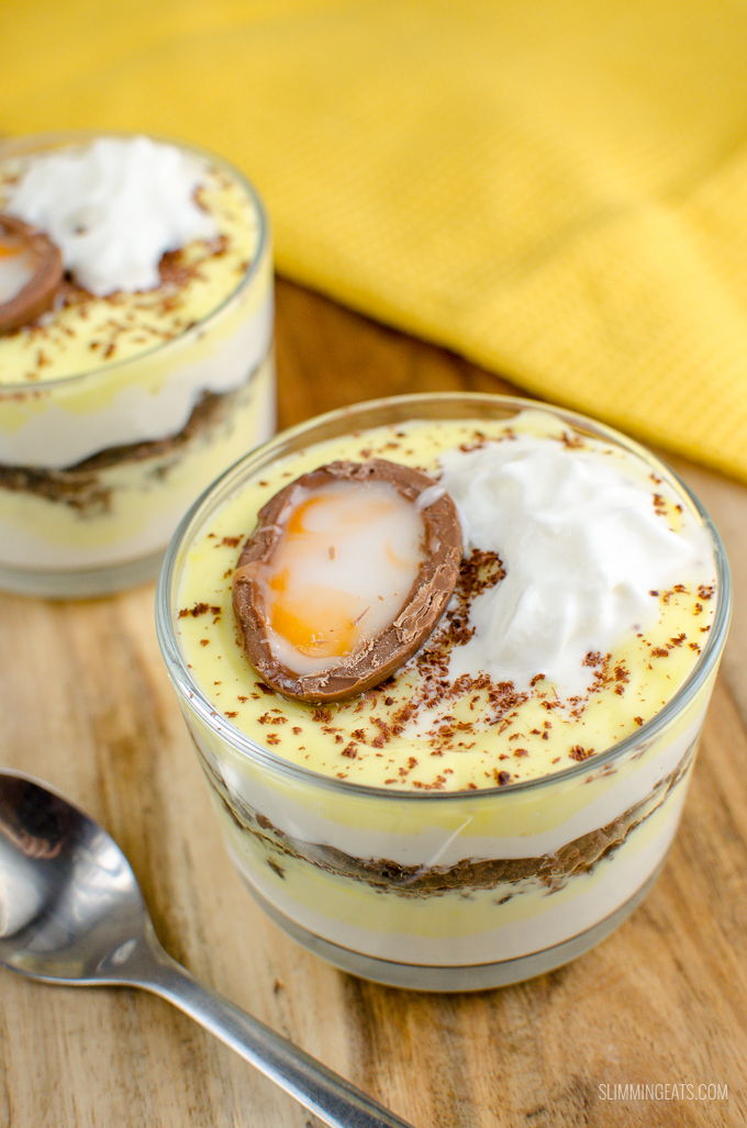 How do you eat yours? I eat mine in this heavenly Creme Egg Yoghurt Parfait - layers of absolute deliciousness. Slimming Eats and Weight Watchers friendly | www.slimmingeats.com #cremeegg #slimmingworld #weightwatchers #dessert