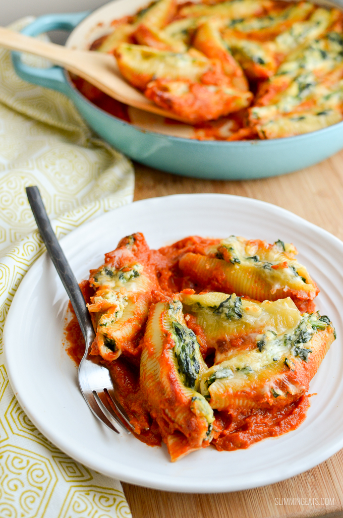 Everyone will love these Syn Free Ricotta and Spinach Stuffed Pasta Shells - mouthwatering delicious!!!  Vegetarian, Slimming World and Weight Watchers friendly