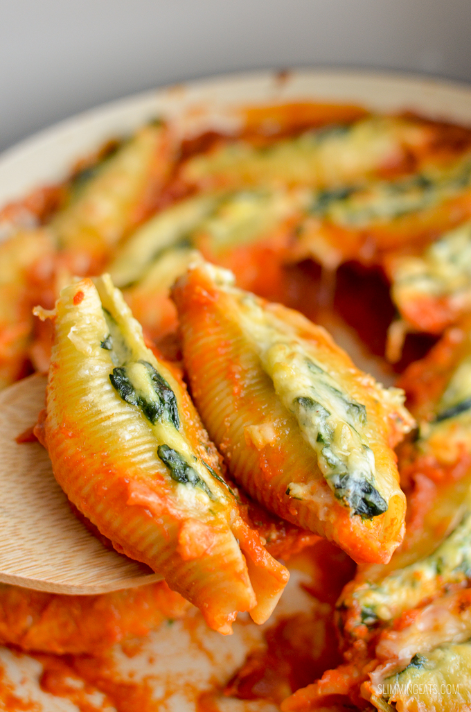 Everyone will love these Ricotta and Spinach Stuffed Pasta Shells - mouthwatering delicious!!!  Vegetarian, Slimming Eats and Weight Watchers friendly