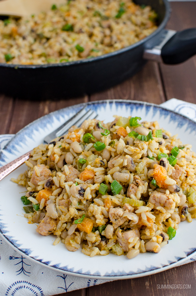 A traditional Southern dish usually served on New Year's day, this One Pot Hoppin John is delicious and a real comfort bowl of food. Gluten Free, Dairy Free, Slimming Eats and Weight Watchers friendly | www.slimmingeats.com #rice #pork #slimmingeats #weightwatchers 