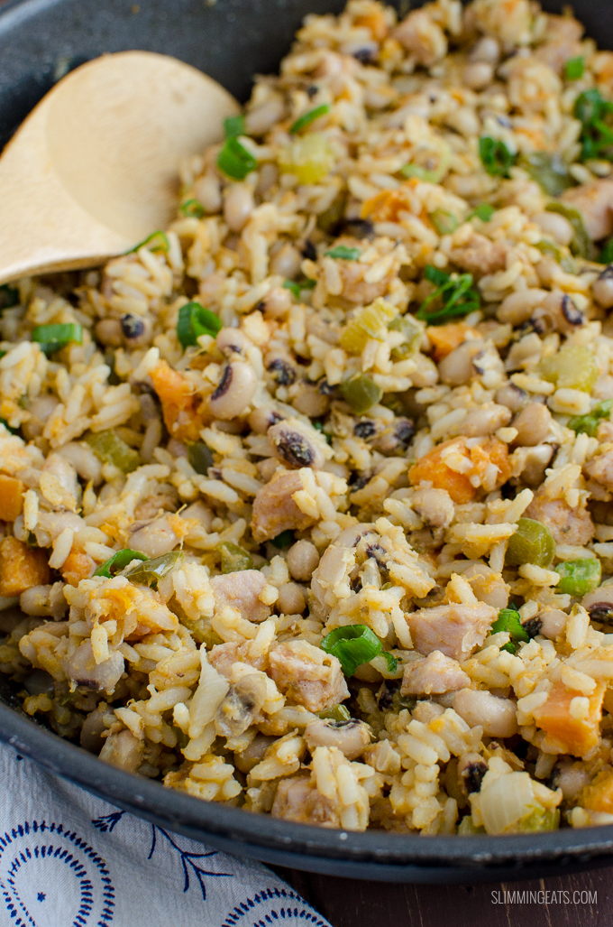 A traditional Southern dish usually served on New Year's day, this One Pot Hoppin John is delicious and a real comfort bowl of food. Gluten Free, Dairy Free, Slimming Eats and Weight Watchers friendly | www.slimmingeats.com #rice #pork #slimmingeats #weightwatchers 