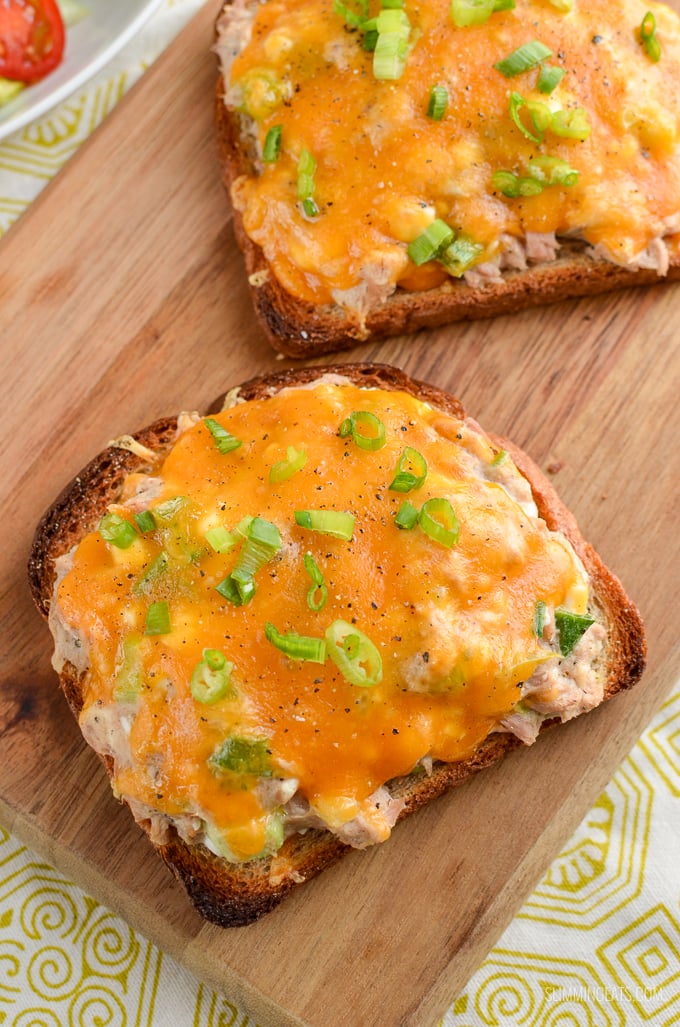 The Perfect  Healthy Tuna Melt, satisfy those cravings with the delicious cheesy topped lunchtime favourite. Slimming Eats and Weight Watchers friendly | www.slimmingeats.com #slimmingeats #weightwatchers #lunch #tuna cheese