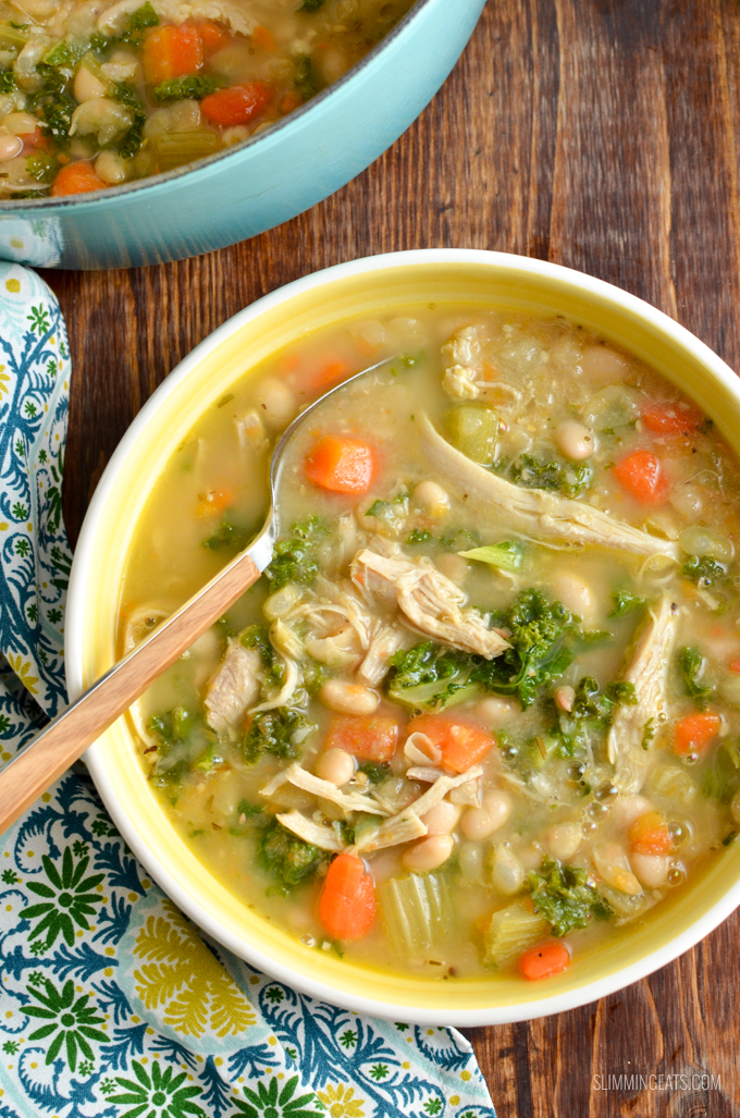 Dig into a hearty bowl of Tuscan Chicken and White Bean Soup - a delicious, healthy and flavoursome soup that is perfect any time of year. Gluten Free, Dairy Free, Slimming Eats and Weight Watchers friendly | www.slimmingeats.com #slimmingworld #weightwatchers #glutenfree #dairyfree #soup #chicken