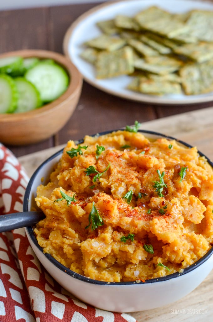 Roasted Butternut Squash and Butter Bean Dip - a delicious savoury hummus-like dip with the sweetness of the roasted squash, combined with creamy butter beans and a perfect blend of spices. Vegan, Gluten Free, Dairy Free, Slimming World and Weight Watchers friendly | www.slimmingeats.com #slimmingworld #weightwatchers #glutenfree #dairyfree #vegan