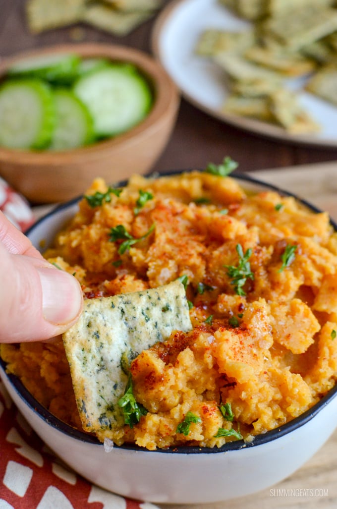 Roasted Butternut Squash and Butter Bean Dip - a delicious savoury hummus-like dip with the sweetness of the roasted squash, combined with creamy butter beans and a perfect blend of spices. Vegan, Gluten Free, Dairy Free, Slimming World and Weight Watchers friendly | www.slimmingeats.com #slimmingworld #weightwatchers #glutenfree #dairyfree #vegan
