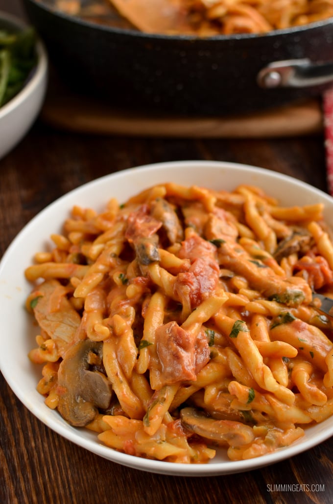 Creamy One Pot Pork Pasta - one of the easiest and tastiest pasta dishes all cooked in one pot with just a few simple ingredients. Slimming Eats and Weight Watchers friendly | www.slimmingeats.com 