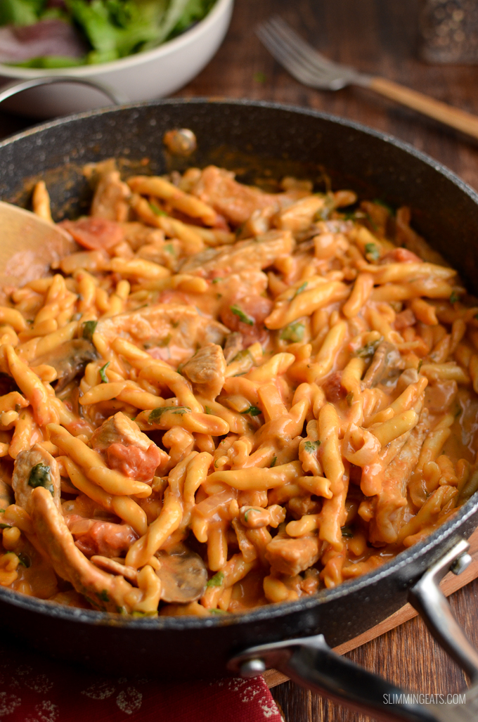 Creamy One Pot Pork Pasta - one of the easiest and tastiest pasta dishes all cooked in one pot with just a few simple ingredients. Slimming Eats and Weight Watchers friendly | www.slimmingeats.com 