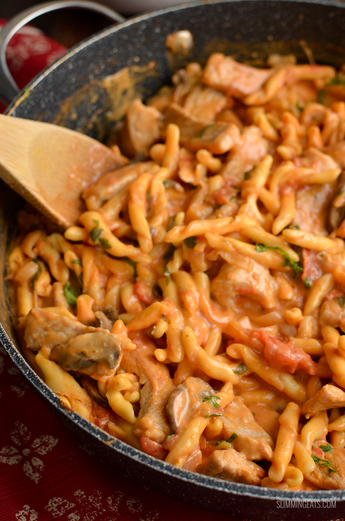 Creamy One Pot Pork Pasta - one of the easiest and tastiest pasta dishes all cooked in one pot with just a few simple ingredients. Slimming Eats and Weight Watchers friendly | www.slimmingeats.com 