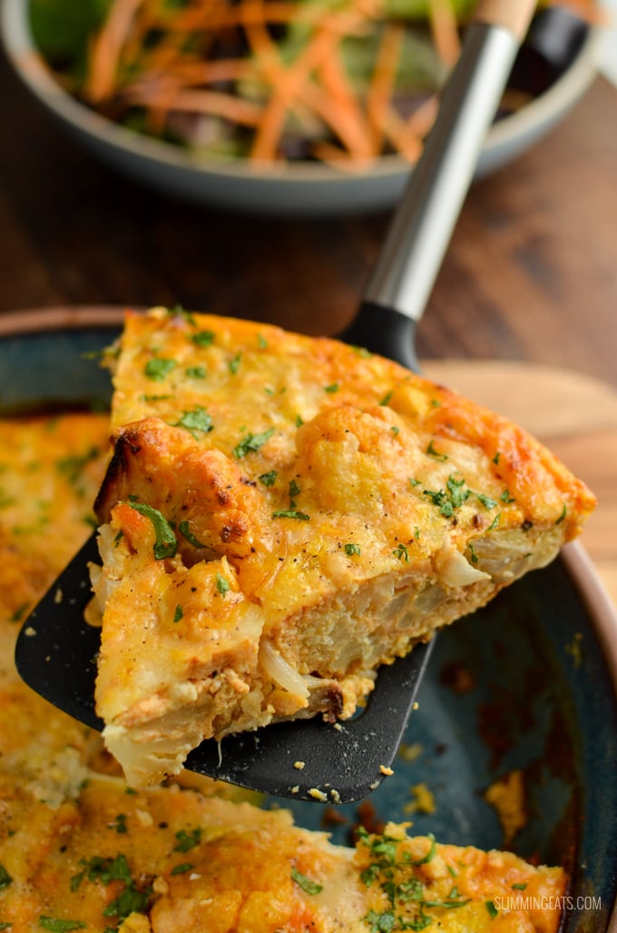Syn Free Roasted Cauliflower Frittata - delicious roasted flavoursome cauliflower combined with eggs, pumpkin puree and parmesan for a delicious and colourful frittata. Perfect for lunches and picnics. Gluten Free, Vegetarian, Slimming World and Weight Watchers friendly | www.slimmingeats.com #slimmingworld #weightwatchers #glutenfree #vegetarian