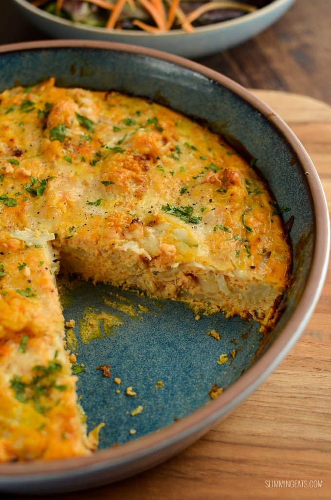 Roasted Cauliflower Frittata - delicious roasted flavoursome cauliflower combined with eggs, pumpkin puree and parmesan for a delicious and colourful frittata. Perfect for lunches and picnics. Gluten Free, Vegetarian, Slimming Eats and Weight Watchers friendly | www.slimmingeats.com #slimmingeats #weightwatchers #glutenfree #vegetarian