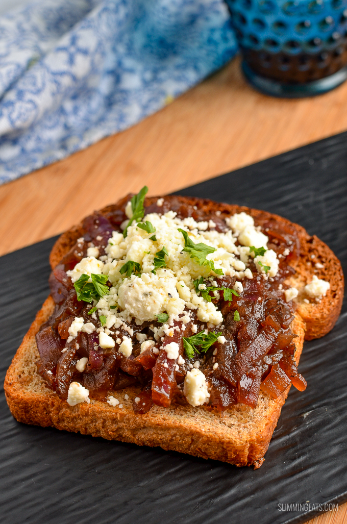 Bite into one of these Caramelized Onion Feta Crispy Toasts - delicious sweet caramelized onions, spread across crispy whole wheat toast topped with the lovely flavour of salt crumbled feta. Heavenly!! | vegetarian, Slimming Eats and Weight Watchers friendly #slimmingeats #weightwatchers #vegetarian #cheese 