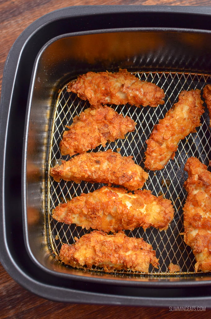 For when you fancy some crispy homemade chicken with minimal effort, this Crispy Air Fryer Potato Chip Chicken ticks every box and the whole family will love it and it's ready in less than 20 mins.  Gluten free, dairy free, Slimming Eats and Weight Watchers friendly #chicken #glutenfree #dairyfree #airfryer #weightwatchers #slimmingeats