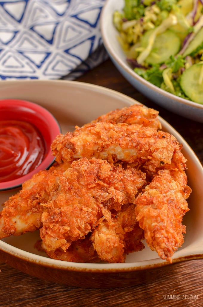 For when you fancy some crispy homemade chicken with minimal effort, this Crispy Air Fryer Potato Chip Chicken ticks every box and the whole family will love it and it's ready in less than 20 mins.  Gluten free, dairy free, Slimming Eats and Weight Watchers friendly #chicken #glutenfree #dairyfree #airfryer #weightwatchers #slimmingeats