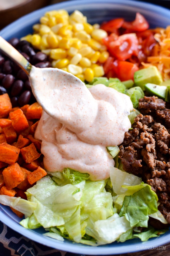 Love Tacos? Dig into this ultimate Taco Salad Bowl which is gluten free, Slimming Eats and Weight Watchers friendly #slimmingeats #weightwatchers #beef #tacosalad