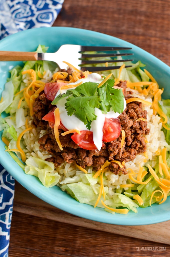 Love Tacos? Dig into this ultimate Taco Salad Bowl which is gluten free, Slimming Eats and Weight Watchers friendly #slimmingeats #weightwatchers #beef #tacosalad