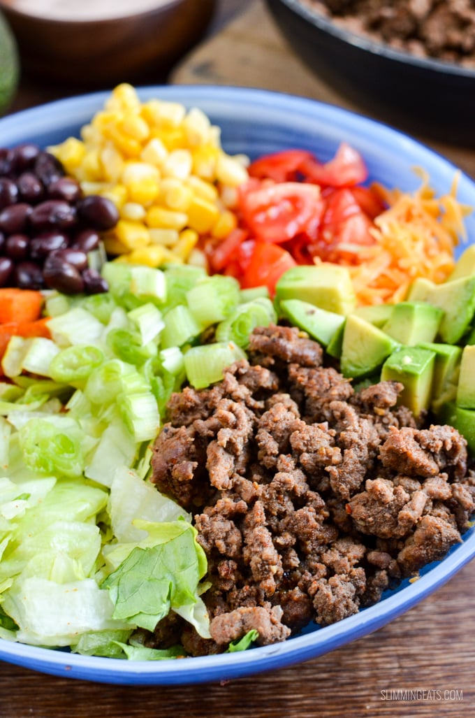 Love Tacos? Dig into this ultimate Low Syn Taco Salad Bowl which is gluten free, Slimming World and Weight Watchers friendly #slimmingworld #weightwatchers #beef #tacosalad