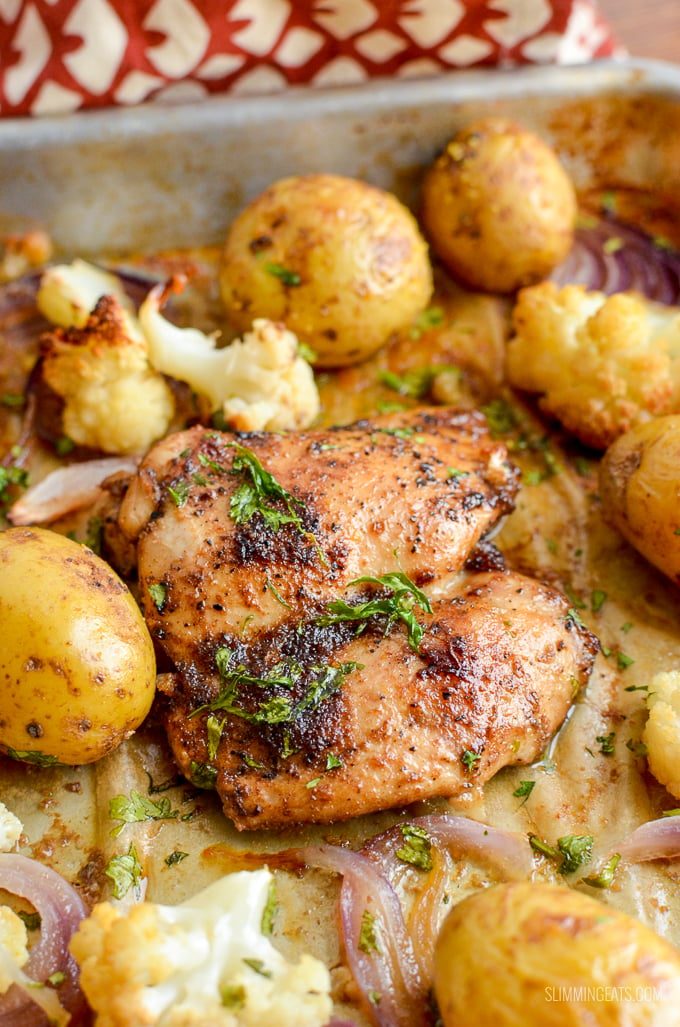 Make this delicious Black Pepper Chicken Traybake for dinner tonight, simple dish with roasted cauliflower and baby potatoes. | gluten free, dairy free, paleo, Whole30, Slimming Eats and Weight Watchers friendly