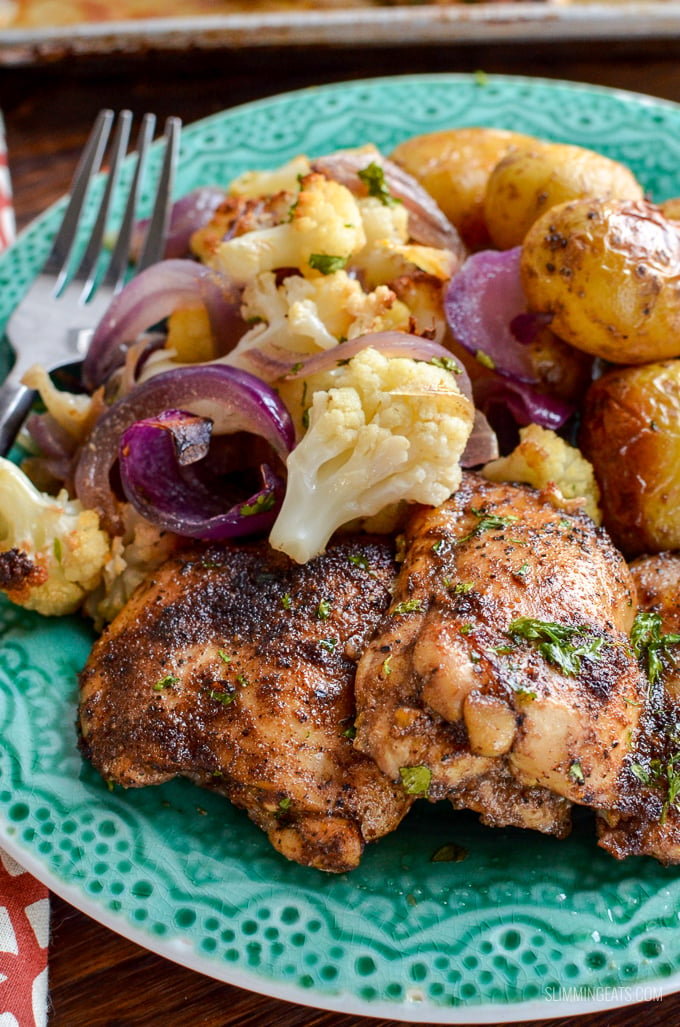 Make this delicious Black Pepper Chicken Traybake for dinner tonight, simple dish with roasted cauliflower and baby potatoes. | gluten free, dairy free, paleo, Whole30, Slimming Eats and Weight Watchers friendly