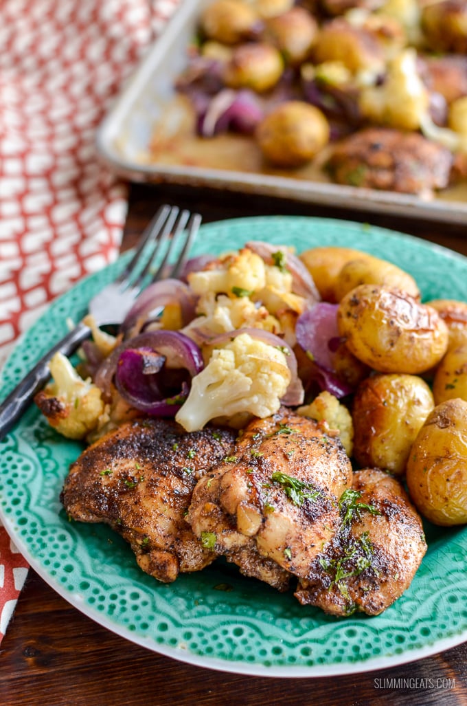 Make this delicious Syn Free Black Pepper Chicken Traybake for dinner tonight, simple dish with roasted cauliflower and baby potatoes. | gluten free, dairy free, paleo, Whole30, Slimming World and Weight Watchers friendly