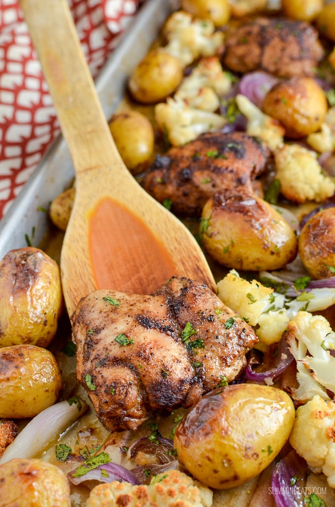 Make this delicious Black Pepper Chicken Traybake for dinner tonight, simple dish with roasted cauliflower and baby potatoes. | gluten free, dairy free, paleo, Whole30, Slimming Eats and Weight Watchers friendly