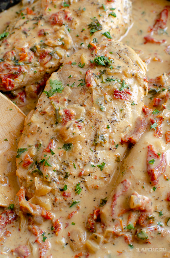 This Chicken in Sun-dried Tomato Creamy Sauce will quickly become a family favourite. Low in syns and perfect with a variety of sides. | gluten free, Slimming World and Weight Watchers friendly