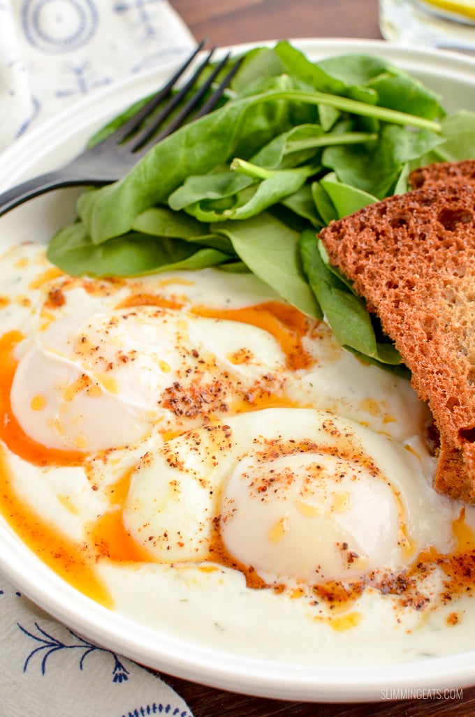 Once you try these amazing Turkish Poached Eggs in yoghurt you will not want to eat poached eggs any other way ever again. | vegetarian, Slimming Eats and Weight Watchers friendly