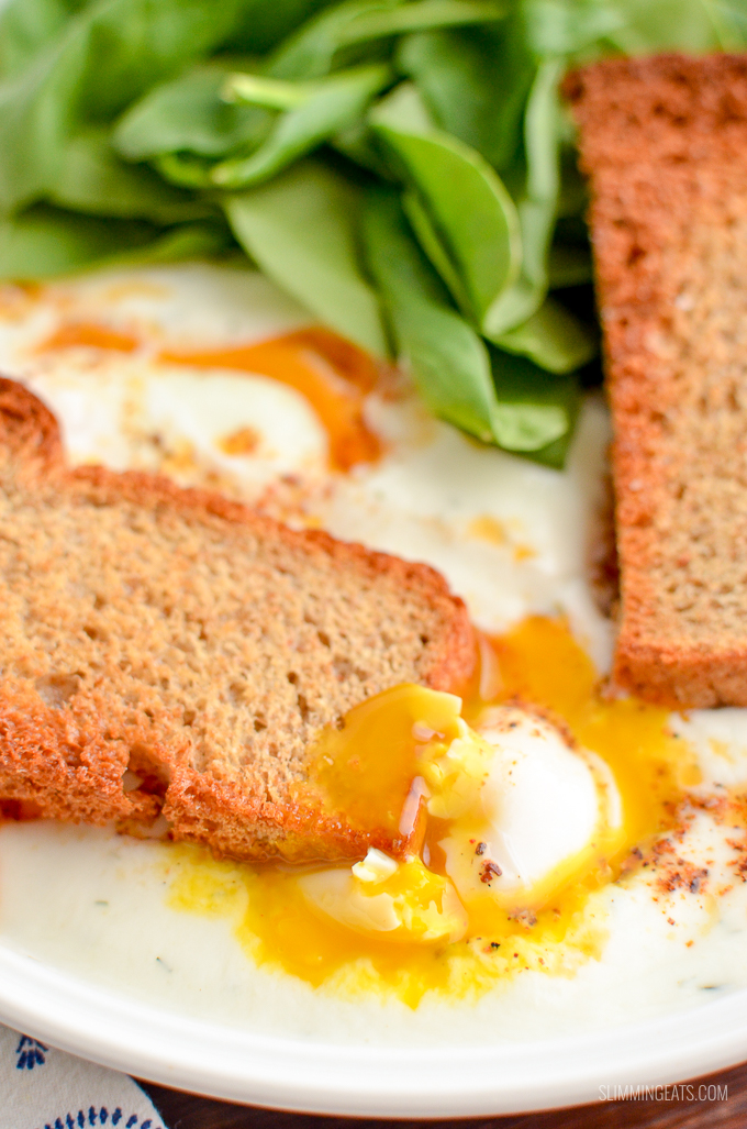 Once you try these amazing Turkish Poached Eggs in yoghurt you will not want to eat poached eggs any other way ever again. | vegetarian, Slimming Eats and Weight Watchers friendly