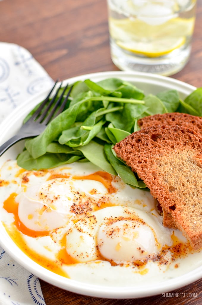 Once you try these amazing Turkish Poached Eggs in yoghurt you will not want to eat poached eggs any other way ever again. | vegetarian, Slimming Eats and Weight Watchers friendly