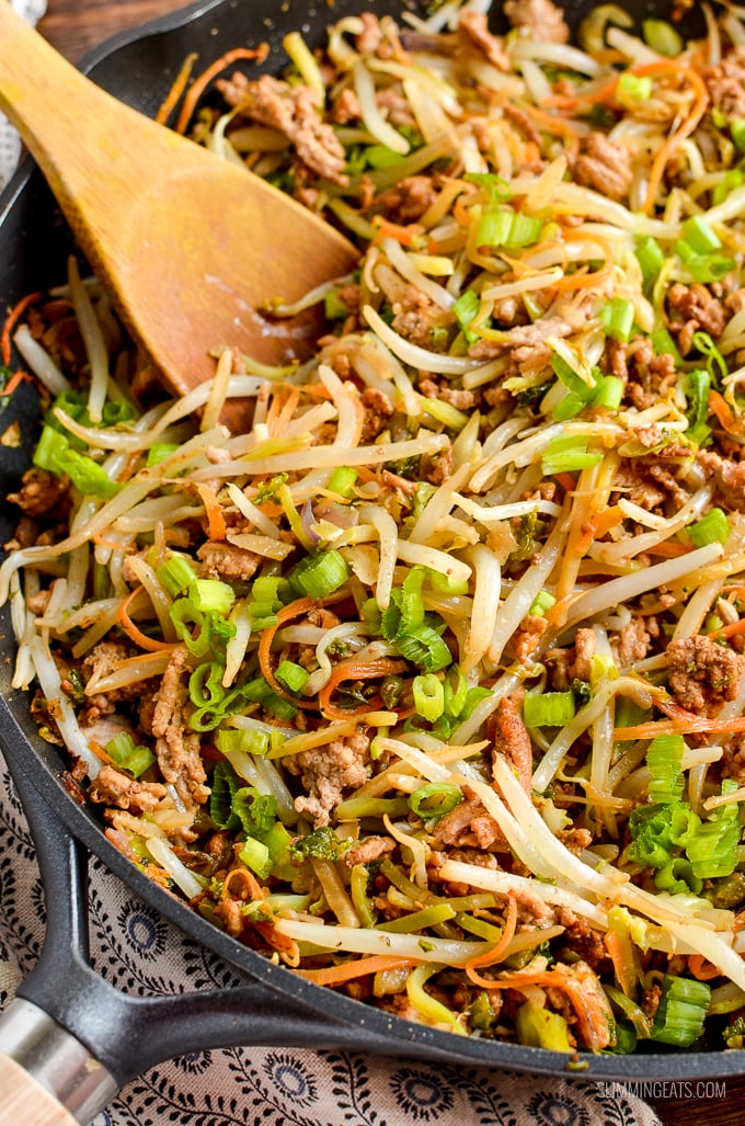Craving some take out Chinese food but trying to be healthy? Dig into this healthy Spring Roll in a Bowl. Packed with speed foods and will satisfy your Umami cravings but not ruin your diet.| gluten free, dairy free, paleo, Slimming Eats and Weight Watchers friendly