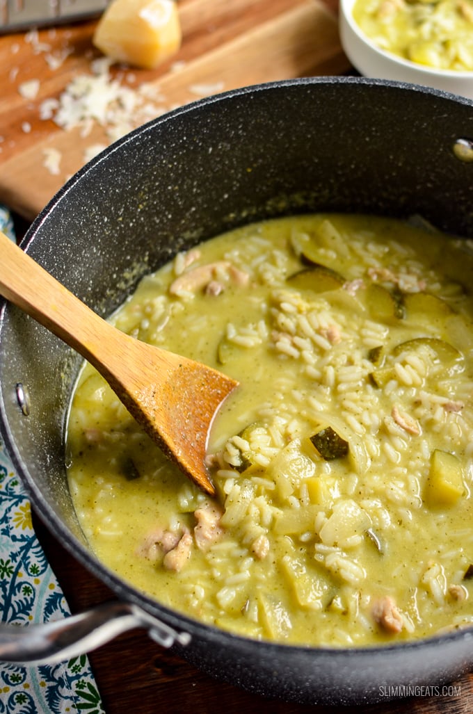 Complete meal in a bowl with the delicious Lemony Chicken Zucchini Rice Soup | gluten free, dairy free, Slimming Eats and Weight Watchers friendly 