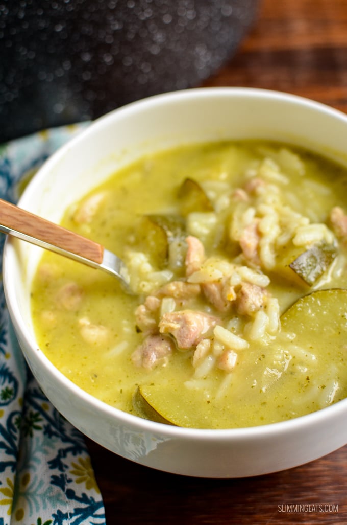 Complete meal in a bowl with the delicious Lemony Chicken Zucchini Rice Soup | gluten free, dairy free, Slimming Eats and Weight Watchers friendly 