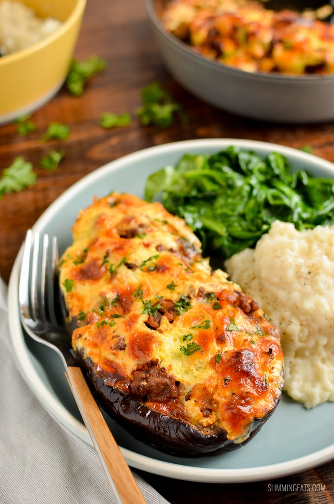 Delicious Stuffed Eggplant with ground beef in a delicious tomatoey sauce topped with ricotta and mozzarella - heavenly. | gluten free, Slimming Eats and Weight Watchers friendly Delicious Stuffed Eggplant with ground beef in a delicious tomatoey sauce topped with ricotta and mozzarella - heavenly. | gluten free, Slimming Eats and Weight Watchers friendly