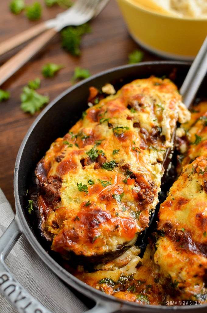 Delicious Stuffed Eggplant with ground beef in a delicious tomatoey sauce topped with ricotta and mozzarella - heavenly. | gluten free, Slimming Eats and Weight Watchers friendly Delicious Stuffed Eggplant with ground beef in a delicious tomatoey sauce topped with ricotta and mozzarella - heavenly. | gluten free, Slimming Eats and Weight Watchers friendly