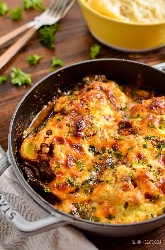 Delicious Stuffed Eggplant with ground beef in a delicious tomatoey sauce topped with ricotta and mozzarella - heavenly. | gluten free, Slimming Eats and Weight Watchers friendly Delicious Stuffed Eggplant with ground beef in a delicious tomatoey sauce topped with ricotta and mozzarella - heavenly. | gluten free, Slimming Eats and Weight Watchers friendly