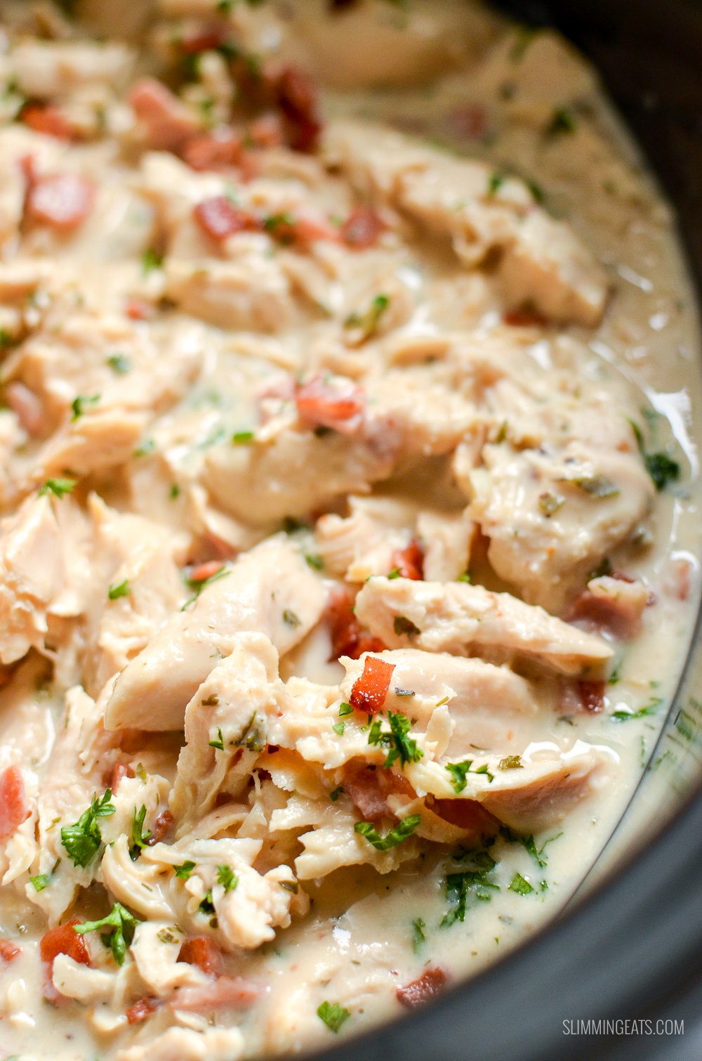 Healthier Slow Cooker Crack Chicken - the ultimate family-friendly creamy chicken recipe topped with the yummy smokey flavour of bacon. Oh my!! #slimming #weightwatchers #chicken #slowcooker #glutenfree #bacon #creamy close up of slow cooker crack chicken