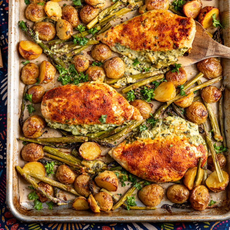 Creamy Cheesy Spinach Stuffed Chicken Tray Bake