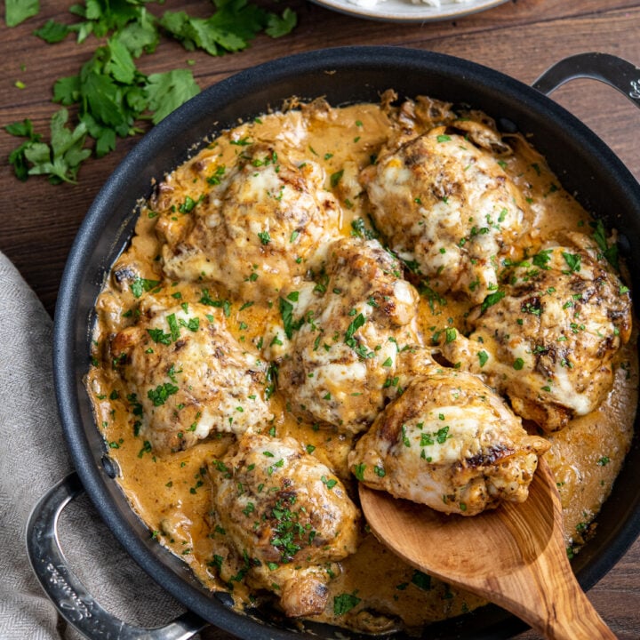 Smothered Garlic Chicken with Mushrooms