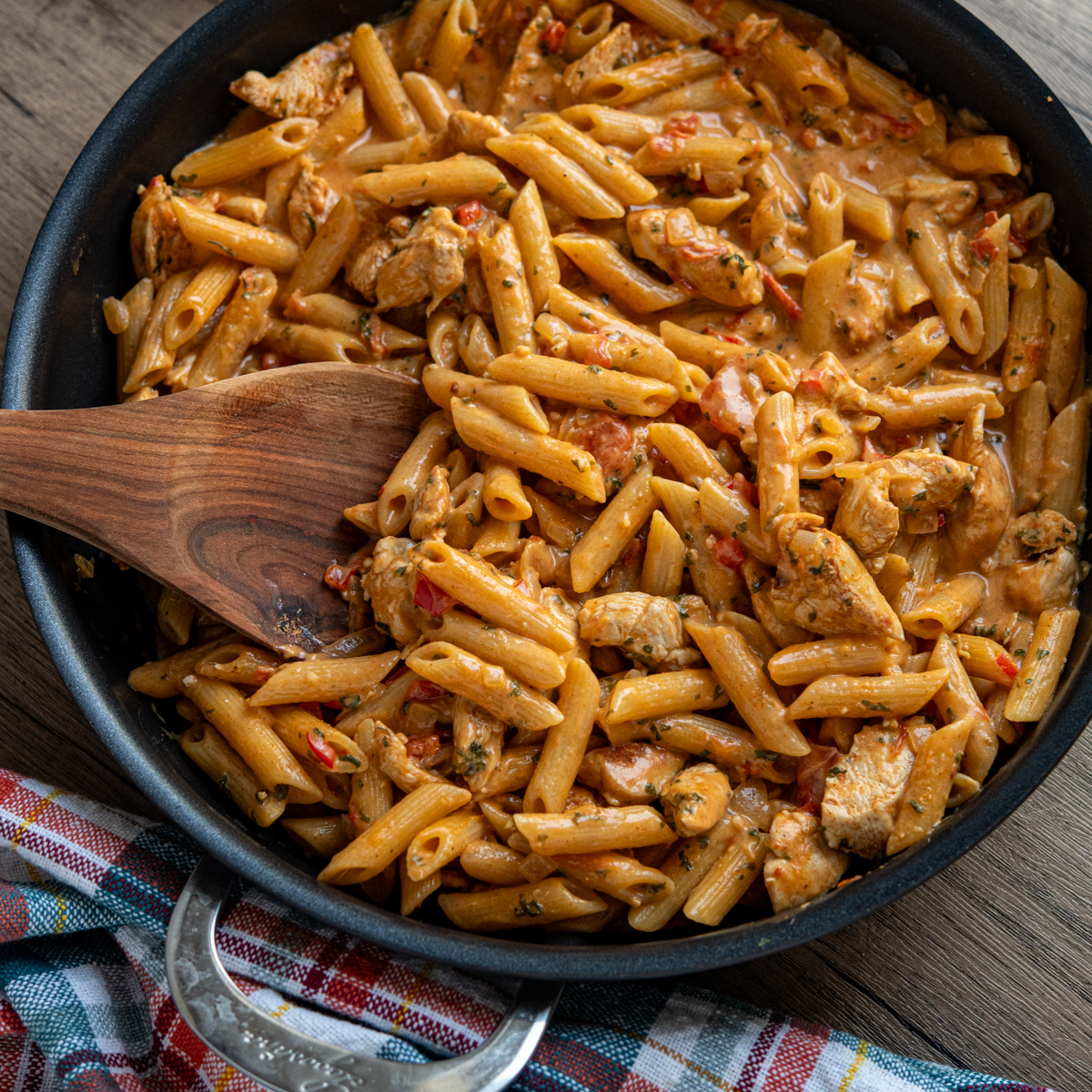 One Pot Creamy Spicy Chicken Pasta Slimming Eats