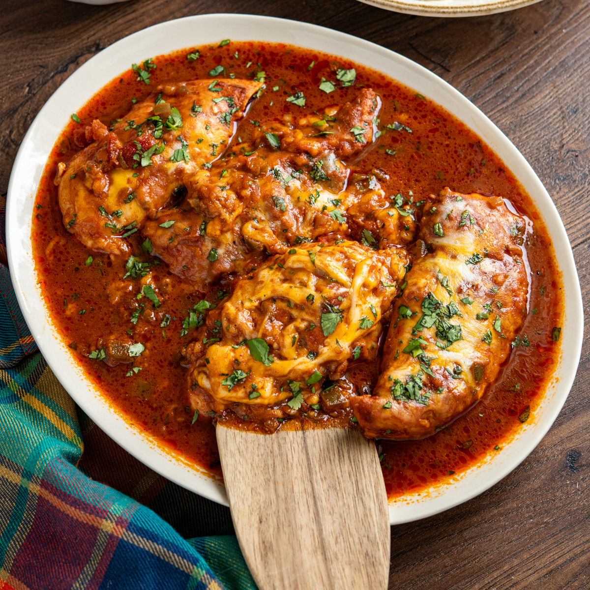 Slow Cooker Salsa Chicken | Slimming Eats